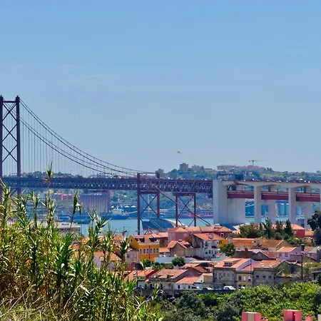 Апартаменты Portucale ! Cosy 2 Bedroom Campo Ourique