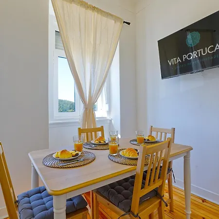Portucale ! Cosy 2 Bedroom Campo Ourique Апартаменты *