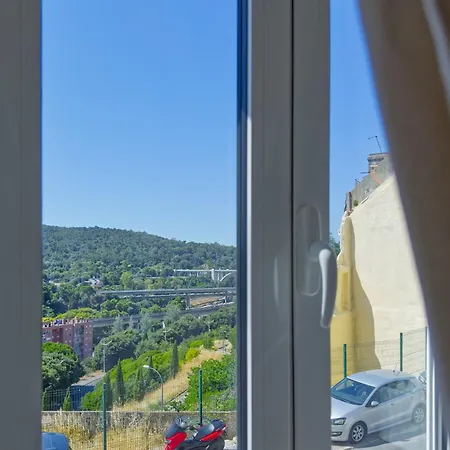 Portucale ! Cosy 2 Bedroom Campo Ourique Апартаменты