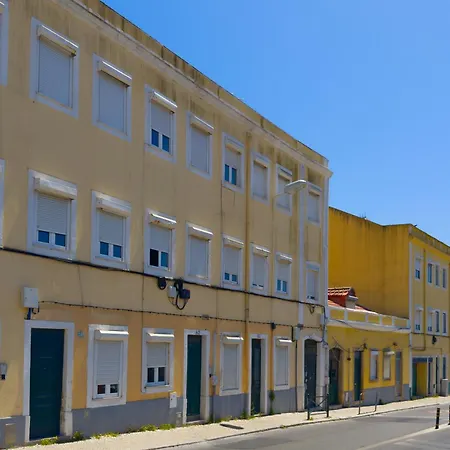 Апартаменты Portucale ! Cosy 2 Bedroom Campo Ourique