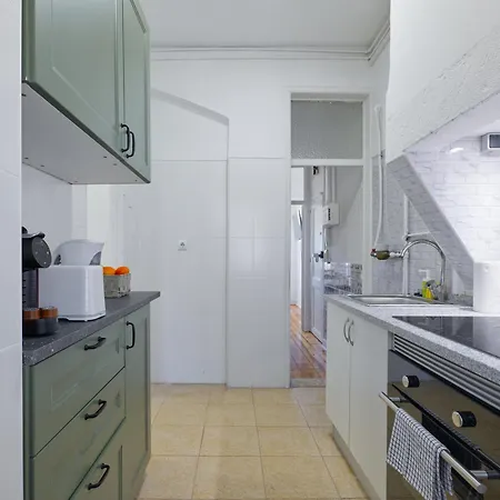 Апартаменты Portucale ! Cosy 2 Bedroom Campo Ourique *