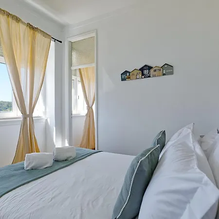 Portucale ! Cosy 2 Bedroom Campo Ourique *