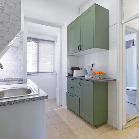 Апартаменты Portucale ! Cosy 2 Bedroom Campo Ourique *